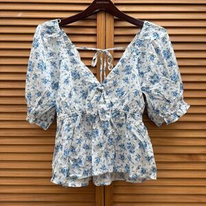 NWT Francesca’s Floral Blouse size medium